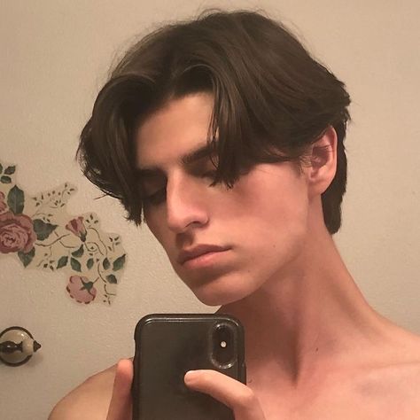 Eboy Hair, Middle Part Hairstyles Men, Middle Part Haircut, Middle Hair, Middle Part Hairstyles, Corte De Cabelo Masculino, Aesthetic Boy, Fluffy Hair, Middle Part