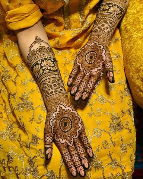 Bridal Mehndi Designs Front Hands Brides, Mehndi Designs Till Elbow, Henna Crown, Front Hand Mehndi Designs, Crown Tattoos For Women, Bridal Henna Design, Elegant Henna, Crown Tattoos, Front Mehndi Design