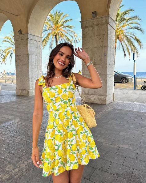 @traffashion.com #Fashionista #StyleInspo #OOTD #FashionBlogger #ChicStyle #TrendAlert #StreetStyle Suspenders Dress, Lemon Print Dress, Dirndl Outfit, Bandeau Tops, Mini Robes, Lemon Dress, Lemon Print, Sling Dress, Mini Dresses For Women