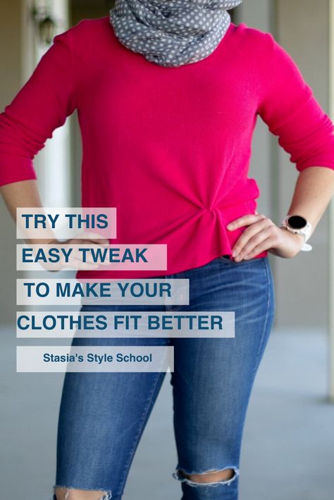 This T-Shirt Tweak Will Make Your Clothes Fit Better! — Stasia Savasuk Bob Updo, Tie A Shirt, T Shirt Knot, Altered T Shirts, Shirt Knot, T Shirt Hacks, Shirt Hacks, Big Dresses, Tied T Shirt