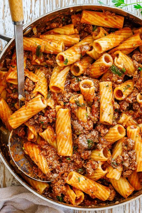 Ground Beef Pasta Recipe in Tomato Sauce – Beef Ragu Pasta Recipe — Eatwell101 Beef Ragu Pasta, Pasta In Tomato Sauce, Beef Ragu Recipe, Ragu Pasta Sauce, Ragu Pasta, Ground Beef Pasta Recipes, Sweet Potato Toppings, Beef Pasta Recipes, Turkey Pasta