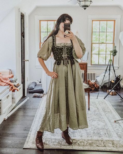 Rachel Maksy on Instagram: “Just some summer ~fits~ as the kids say ✨ (Also an office in varying states of chaos lol shhhhh) I've tagged brands where applicable! The…” Rachel Maksy Outfits, Rennaisance Faire, Daily Sleeper, Rachel Maksy, Fair Outfit, Ren Faire Outfits, Red Ball Gown, Neat Casual Outfits, Fair Outfits