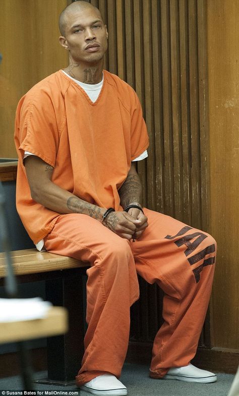 Orange is the new black: ...but not for long.  Jeremy Meeks will be able to wear a dark suit in court when he stands trial Prison Outfit, Jeremy Meeks, Tatto Boys, Estilo Cholo, Tom Ford Suit, Bald Men, Orange Is The New Black, Tyler The Creator