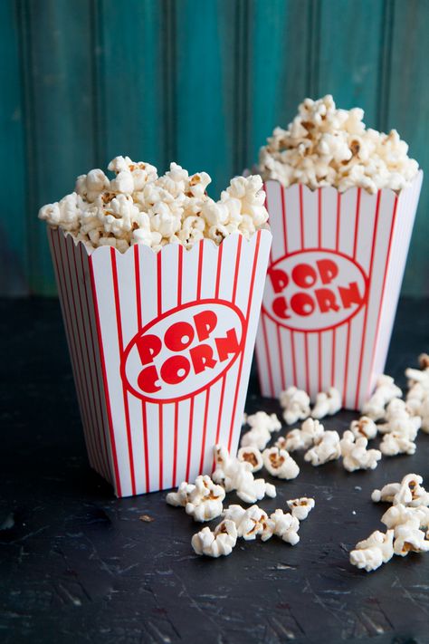 Custom Popcorn Boxes, Peppermint Popcorn, Popcorn Toppings, How To Make Popcorn, Movie Theater Popcorn, Movie Popcorn, Best Popcorn, Popcorn Boxes, Popcorn Bags