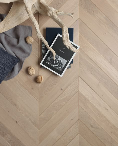 This gorgeous chevron wood flooring looks natural and unfinished, even slightly worn, which works well in spaces with a refined, modern feel. Sometimes simplicity says it all. Modern Wood Floors, Open Plan Kitchen Living Room, Small Patio Garden, Wood Parquet, Flooring Inspiration, Wooden Floor, Parquet Flooring, Living Room Flooring, Timber Flooring