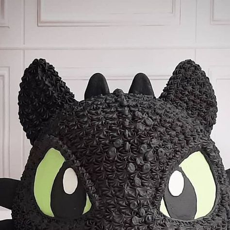 Toothless Birthday Party Ideas, How To Train Your Dragon Cake, Toothless Cake, Decorated Food, Dragon Birthday Cakes, Dragon Cakes, Reptile Party, Dragon Birthday Parties, Dragon Cake