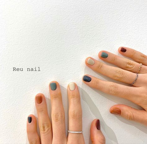 Simple Nail Art Colorful, Multicolored Short Nails, Groovy Nail Designs Short, Different Color Summer Nails, Different Nail Colors On Each Nail, Muted Color Nails, Fun Fall Nail Colors, Earth Tone Nail Ideas, Simple Minimalist Nails