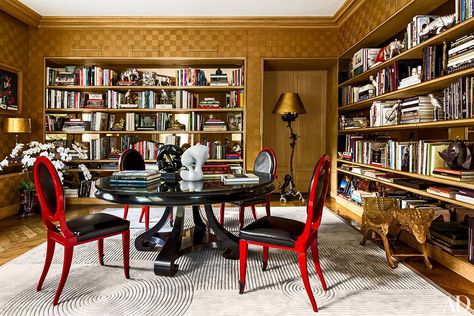 Step Inside Linda Pinto's Luxurious Parisian Apartment Photos | Architectural Digest Library Dining Room, How To Decorate A Bookshelf, Paris Flat, Bronze Side Table, Interior Design Minimalist, Lacquer Furniture, Bookcase Styling, Parisian Apartment, Design Apartment