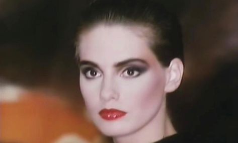 Addicted to Love: fashion's favourite video for 30 years Noah And The Whale, Alan Freed, Robert Palmer, Addicted To Love, Simply Dress, Models Makeup, Rock Concert, Music History, Love Gif