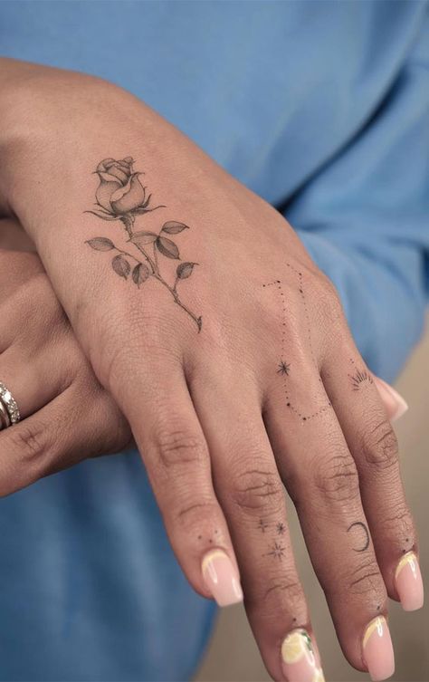 hand tattoo, hand tattoos, meaningful tattoo on hand, lettering hand tattoo, unique tattoos, butterfly tattoo on hand, hand tattoos ideas Pretty Hand Tattoos Unique, Simple Flower Tattoo, Tattoos Butterfly, Butterfly Hand Tattoo, Tattoos Rose, Tato Minimal, Tattoo Unique, Unique Small Tattoo, Rose Hand Tattoo