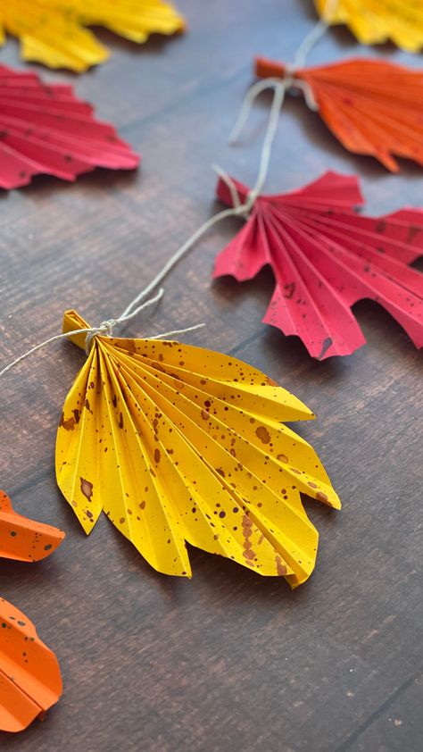 Thanksgiving Leaf Decorations, Halloween Classroom Ceiling Decorations, Fall Class Decoration Ideas, Easy Fall Classroom Decorations, Fall Classroom Party Decorations, Autumn Decorations Classroom, Fall School Decorating Ideas, How To Decorate A Classroom Ideas, Fall Crafts To Hang From Ceiling Classroom