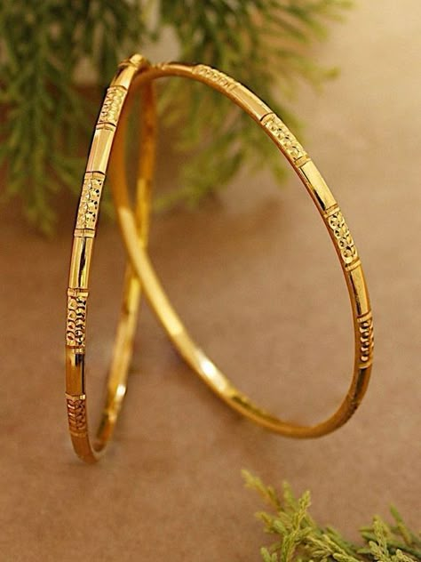 Simple Gold Bangle, Plain Gold Bangles, Gold Bangles Indian, Gold Bangles For Women, Gold Bangle Set, Gold Jewelry Simple Necklace, Long Pearl Necklaces, Gold Bride Jewelry, Jewelry Bracelets Gold