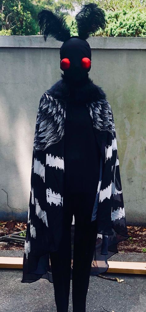 mothman cosplay by @reanimatorjuice on tumblr Mothman Wings Diy, Diy Sasquatch Costume, Mothman Aesthetic Outfit, Cryptid Halloween Costume, Cryptid Cosplay, Mothman Outfit, Moth Man Cosplay, Mothman Halloween Costume, Mothman Costume Diy