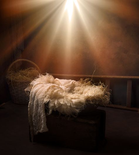 Rays of Light on Manger / © anyka via #CanvaPro. #Catholic_Priest #CatholicPriestMedia #Advent2023 Advent Quotes, Catholic Christmas, Christmas Manger, Be A Blessing, Christmas Wallpaper Backgrounds, Rays Of Light, Advent Season, Catholic Priest, The Nativity