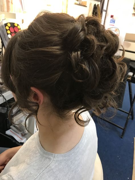 Quinceanera Hairstyles Shorthair Curly, Hair Ideas Up Do, Messy Bun Updo Prom, 90s Formal Updo, Short Victorian Hair, 90s Updo Hairstyles Prom, Curly Bridesmaid Hairstyles Updo, Hairstyle For Square Neckline Dress, Curled Up Do