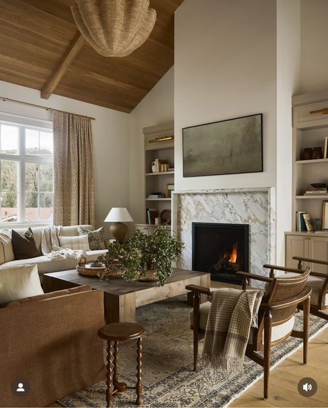 Living Room Wood Ceiling, Industrial Farmhouse Living Room, Modern English Country, Transitional Interior Design, Transitional Furniture, Linen Interior, Wood Ceiling, Transitional Living, Farmhouse Living Room