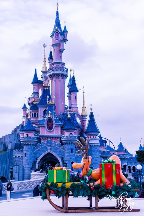 Disneyland Paris Noël 2018 - Blog famille Bordeaux Disneyland Paris Castle, Disney Bands, Disney Castles, Disneyland World, Disney World Christmas, Disney Paris, Christmas World, Parc D'attraction, Disney Addict