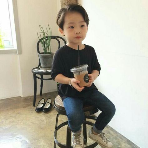 Korean Toddler Boy, Toddler Boy Haircut, Toddler Haircuts, Kids Street Style, Boy Haircut, Baby Boy Haircuts, Toddler Boy Haircuts, Baby Boy Hairstyles, Baby Fashionista