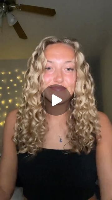 Han on Instagram: "If your hair dries puffy and frizzy it might be wavy / curly with the right routine 👀🤭
-
@miribelnaturals @bouncecurl #curlyhair #curlygirl #curlyhairroutine" Puffy Curly Hair, Fizzy Hair, Puffy Hair, Curly Hair Routine, Frizzy Hair, Short Hair Haircuts, April 21, Confident Woman, Curly Girl