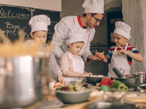 We've found over a dozen Grand Rapids Cooking classes for kids and adults. These are great ideas for date night, girls' night out or for kids who want to learn their way around the kitchen. Teach Kids To Cook, Ideas For Date Night, Green Chef, Online Cooking Classes, Crazy Cookies, Food Program, Kitchen Skills, Kids Cooking, Baking Classes