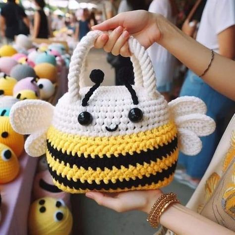 Crochet Bee Bag, Bee Bag, Crochet Bag Purse, Crocheted Bags, Burlap Bags, Crochet Bee, Purse Pattern, Crochet Bags Purses, Sewing Crochet