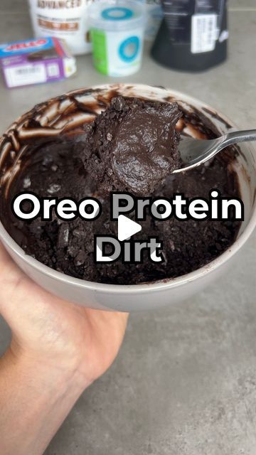 Alfie Evans | Online Fitness Coach on Instagram: "Oreo Protein Dirt🖤

One scoop chocolate protein
8g sugar free pudding mix
15g black cocoa powder
Pinch of salt
100g 0% fat Greek yoghurt
2 Oreo’s (3 Oreo thins)

349 calories
35g protein

@per4mbetter code ALFIE

For daily fat loss/muscle gain tips follow me." Protein Fluff, Black Cocoa Powder, Fat Loss Muscle Gain, Oreo Thins, Black Cocoa, Sugar Free Pudding, Online Fitness, Muscle Gain, 100 Calories