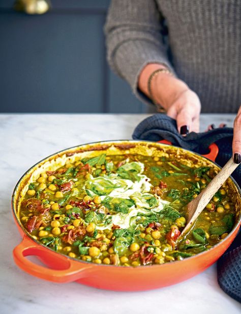 Dahl Recipes, Vegetable Curries, Deliciously Ella Recipes, Ella Mills, Ella Vegan, Batch Cooking Recipes, Cooking Vegetarian, Meatless Mains, Vegan Chickpea Curry