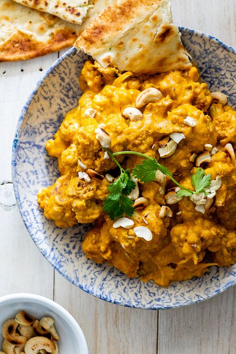 Cauliflower korma curry - Simply Delicious Korma Curry, Easy Cauliflower, Cauliflower Curry, Cauliflower Recipes, Delicious Vegetarian, Biryani, Curry Recipes, Spicy Recipes, Clean Eating Snacks