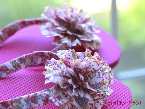 Fun Ways to Upcycle Flip Flops Decorate Flip Flops, Flip Flops Diy, Duct Tape Projects, Flip Flop Craft, Decorating Flip Flops, Duct Tape Wallet, Tape Projects, Duct Tape Crafts, Kids Flip Flops