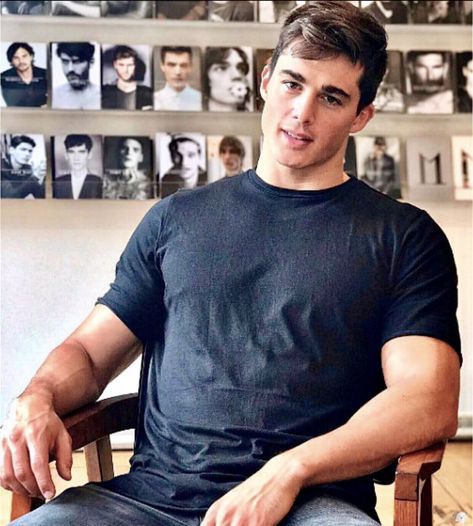 Italian Guys, Italian Male Model, Pietro Boselli, Italian Boys, Le Male, Italian Men, Photography Poses For Men, Military Men, Men Model