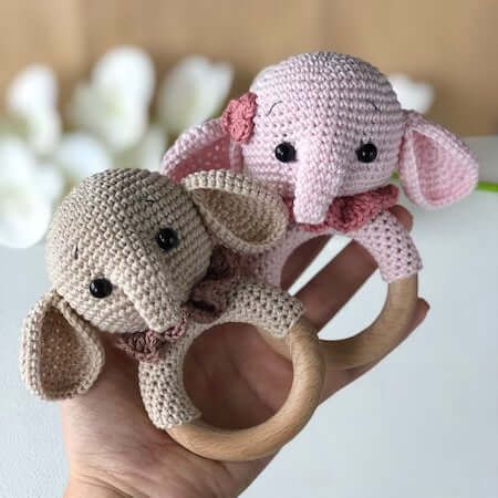 Teething Ring Pattern, Crochet Elephant Pattern, Baby Booties Pattern, Crochet Elephant, Haken Baby, Fox Pattern, Elephant Pattern, Baby Rattle, Rattles