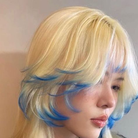 Jellyfish Cut, Blonde And Blue Hair, Dyed Tips, Blue Jellyfish, Cute Hair Colors, Creative Hair Color, Men Hair Color, Dyed Hair Inspiration, Pretty Hair Color