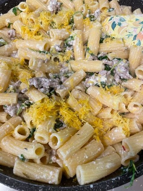 Rigatoni with Sweet Italian Sausage and Arugula in a Jalapeño Lemon Ricotta Sauce – Sunshine and Savory Lemon Ricotta Sauce, Sausage Ricotta, Ricotta Sauce, Sausage Rigatoni, Sausage Parmesan, Ricotta Recipes, Rigatoni Pasta, Ricotta Pasta, Pasta Pot