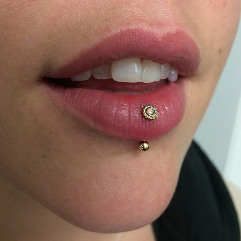 piercingsbyaj: cjmaxwell: I did this vertical lip piercing last fall, and now it’s beautifully healed and looking lovely in a 14g yellow gold and white opal! #saintsabrinas #safepiercing #bvla #appmember #lippiercing #gold #goldbodyjewelry (at Saint Sabrina’s) Why would something this awesome only have like 30 notes? Let’s go Tumblr, you’re better than this! Vertical Lip Piercing, 3 Lobe Piercings, Labret Vertical, Piercing Inspiration, Vertical Labret, Lip Piercing Jewelry, Lip Piercings, Piercing Labret, Tiny Jewelry