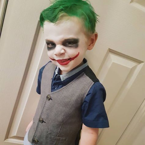 Kids Joker Face Paint / Cosplay! Jacob / Kiralee_x / Alzena Joker Toddler Costume, Boys Joker Costume, Kids Joker Costume, Halloween Fancy Dress Kids, Joker Face Paint, Batman Costume For Kids, Homemade Costumes For Kids, Joker Halloween Costume, Joker Halloween