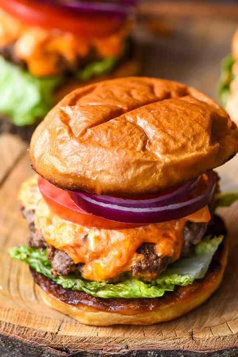 Creamy Pimento Cheese, Pimento Cheese Burger, Summer Burger, Summer Burgers, Family Meal Plan, Pimento Cheese Spread, Cheese Burgers, Turkey Cheese, Sliced Bread