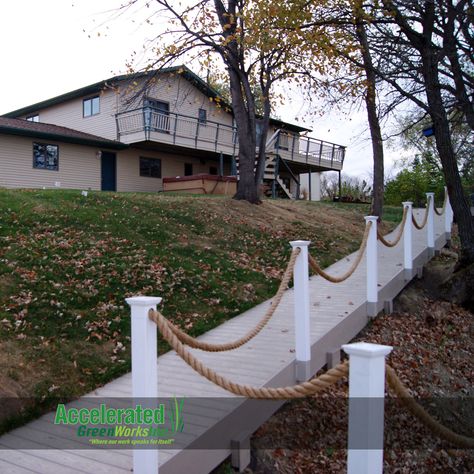 Nautical Landscaping, Rope Railing, Rope Fence, French Courtyard, Porch Railing Designs, Backyard Walkway, Walkway Design, Railings Outdoor, Garden Steps