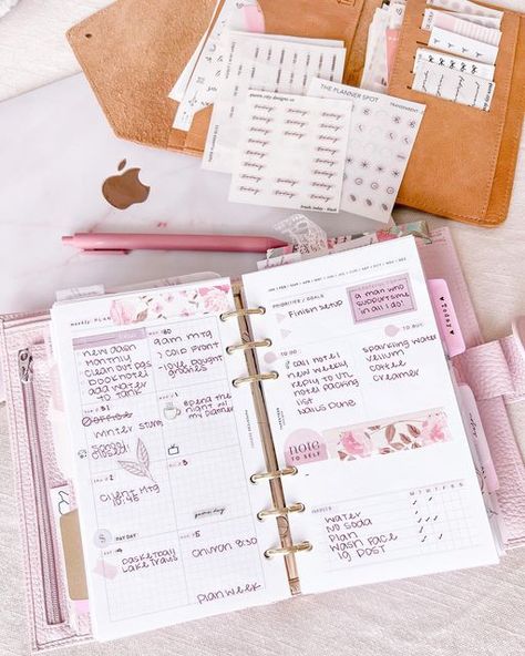 A6 Binder Planner Ideas, Cute Planners, Pink Planner Aesthetic, Planner Pink, Happy Planner Goals Page, Cute Pink Planner, Girly Planner, Planner Pouch, Pink Planner