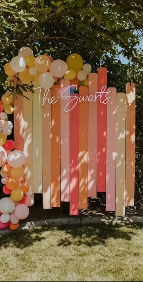 Orange Black And White Graduation Party, Pink And Orange Graduation Party Ideas, Graduation Party Ideas Pink And Orange, Pink And Orange Graduation Party, Grad Party Backdrop Ideas, Yellow Graduation Party, Grad Party Theme, Teenage Parties, Grad Party Decorations