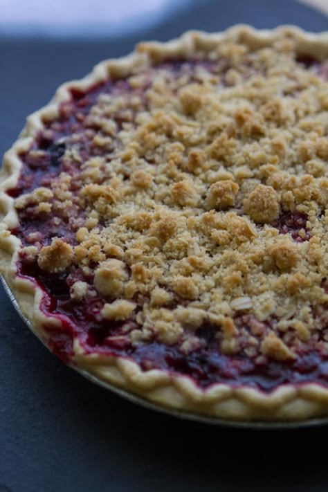 Cherry Crumb Pie, Berry Crisp Recipe, Crumb Topping Recipe, Vanilla Pie, Berry Pie Recipe, Mixed Berry Pie, Frozen Pie, Pie Crumble, Savory Meals