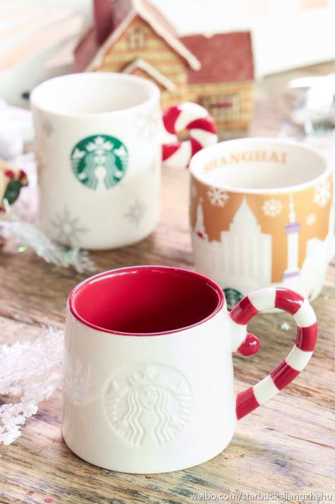 ❤️ Starbucks Christmas Mugs, Vanilla Candle, Starbucks Christmas, Cuppa Tea, Peppermint Mocha, Starbucks Mugs, Starbucks Coffee, Ceramic Design, Coffee Set