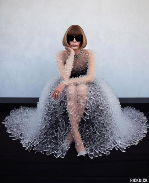 Ar-ael ⛥ (@arycarangi) / X Extreme Fashion, Recycled Dress, Fashion Designers Famous, Museum Fashion, Outfit Halloween, Fantasy Dresses, Rainbow Fashion, Weird Fashion, Anna Wintour