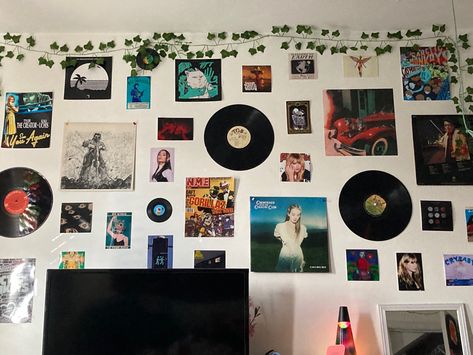 Record Collage On Wall, Record And Poster Wall, Vinyl And Poster Wall, Vynil On Wall, Vinyl Record Wall Decor Bedroom, Vinyl Room Decor, Vinyl Record Wall Decor, Record Wall Decor, Collage Dorm