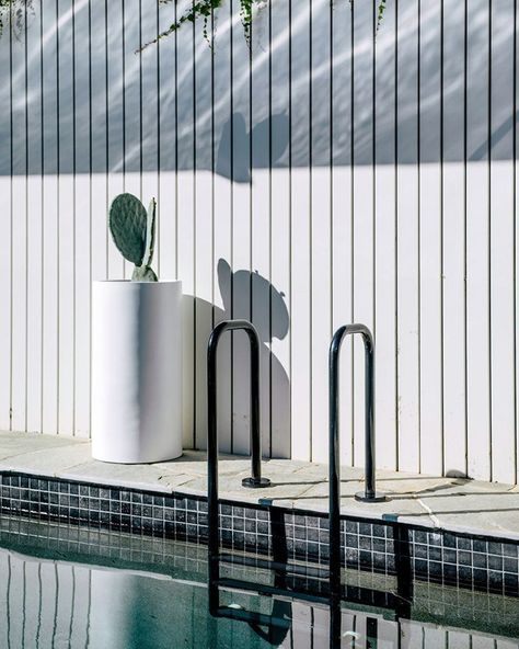 @harrisonslandscaping shared a photo on Instagram: “Stunning contrast between the matt black pool ladder and white backdrop. The pool interior is a black pool tile which creates a beautiful…” • Jan 20, 2021 at 6:00pm UTC Pool Ladder Ideas, Black And White Pool, Pool Patio Decor, Pool Ladders, Pool Interior, Poolside Vibes, Pool Gardens, Ron Dorff, Wall Ladder