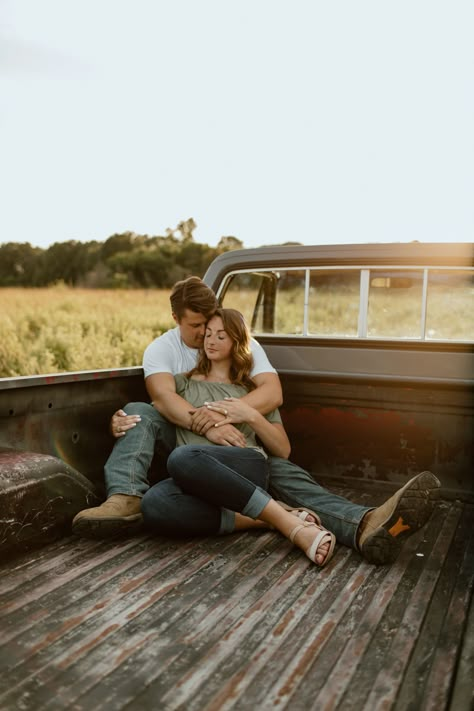 Couple Sitting Poses On Bed, Back Of Truck Couple Pictures, Engagement Pics With Old Truck, Back Of The Truck Photoshoot, Back Of Pickup Photoshoot, Fall Couple Pictures With Truck, Engagement Photos Pick Up Truck, Couple And Truck Photography, Truck Bed Mini Session