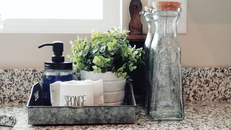 Kitchen Sink Caddy Farmhouse, Federation Kitchen, Kitchen Sponge Holder Ideas, Kitchen Sink Caddy Ideas, Sink Caddy Ideas, Ikea Plant, Soap Organizer, Milk Jars, Kitchen Sink Soap