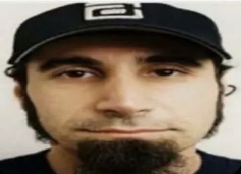 System Of A Down Profile Picture, Goofy Serj Tankian, System Of A Down Memes Humor, Soad System Of A Down Pfp, Serj Soad Memes, Silly Serj Tankian, Soad Memes Funny, Serj Tankian Silly, Serj Tankian Pfp