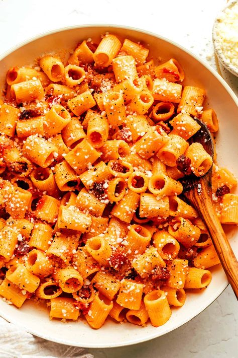 This classic Italian Pasta all'Amatriciana recipe is easy to make with 6 traditional ingredients (guanciale, Pecorino Romano, white wine, tomatoes, chili pepper, and pasta) and full of the best rich and savory flavors. Feel free to make the pasta with spaghetti, bucatini, rigatoni or whatever pasta shape you love best. | gimmesomeoven.com Amatriciana Recipe, Pasta All Amatriciana, Amatriciana Sauce, Spaghetti All Amatriciana, Pasta Amatriciana, All Amatriciana, Pasta Noodle Recipe, Pecorino Romano, Dried Peppers