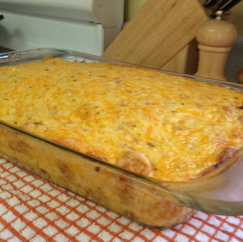 Tator Tot Recipe, Cheesy Tater Tot Casserole, Cheesy Tater Tots, Recipes For A Crowd, Tater Tot Recipes, Tater Tot Casserole Recipes, Cheesy Potato Casserole, Tater Tot Breakfast, Tot Casserole