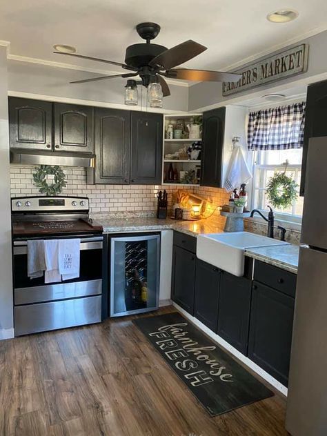 Small Functional Kitchen Design, Pantry Flooring, Free Home Decor, Diy Kitchen Renovation, Small Kitchen Decor, Farmhouse Kitchen Design, Kitchen Home Decor, Kitchen Dinning, Kitchen Inspiration Design